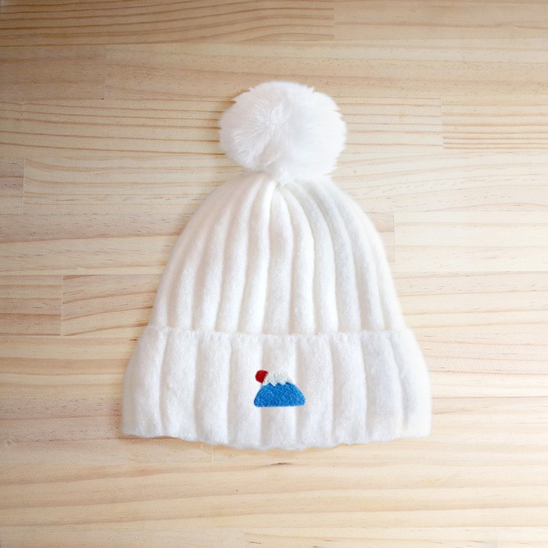 冬天寒冷，時尚可愛的配備～羊毛圖案融合於帽子上更可愛