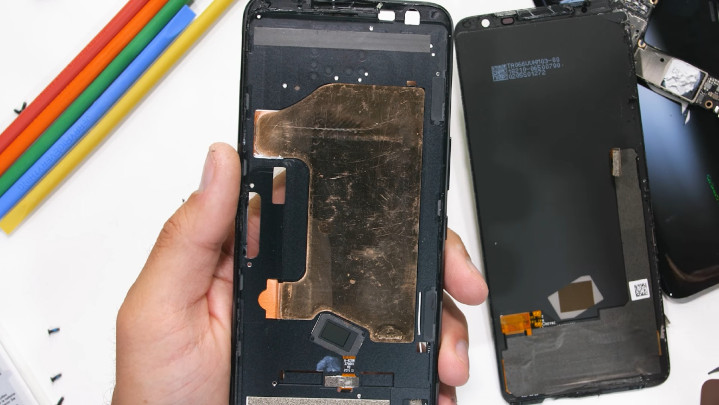 (169) ROG Phone 3 Teardown! - Is the 'Cooling' Inside Real ! - YouTube - 8 03.jpeg