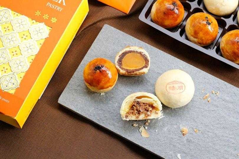 「法朋」與台菜代表星級餐廳「欣葉」共同創作的「欣葉聯名雙饗禮盒」售價 920 元。（圖／法朋烘焙甜點坊提供）