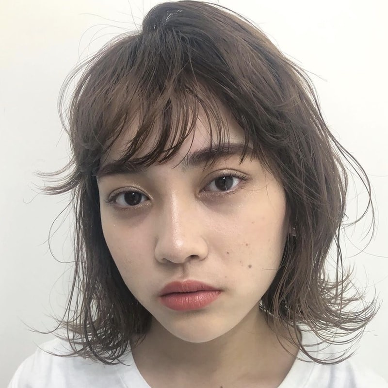 前髪の分け目 で簡単イメチェン 顔型別似合わせ術からクセの直し方まで丸わかり Mine