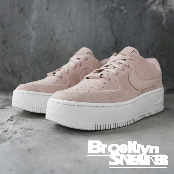 NIKE Wmns Air Force 1 Sage Low 裸粉 麂皮 厚底 女 (布魯克林) 2018/10月 AR5339-201