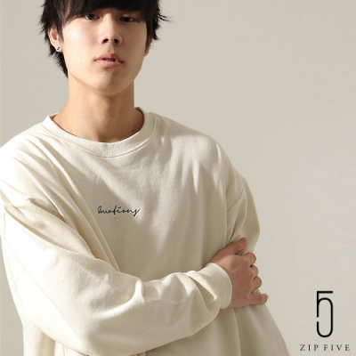 流行的寬鬆版型 兩側衣襬的分岔增添特徵 整季都適合穿著的內圈毛素材 混聚氨酯具有伸縮性的羅紋織布 輕柔膚感，穿起來不緊繃