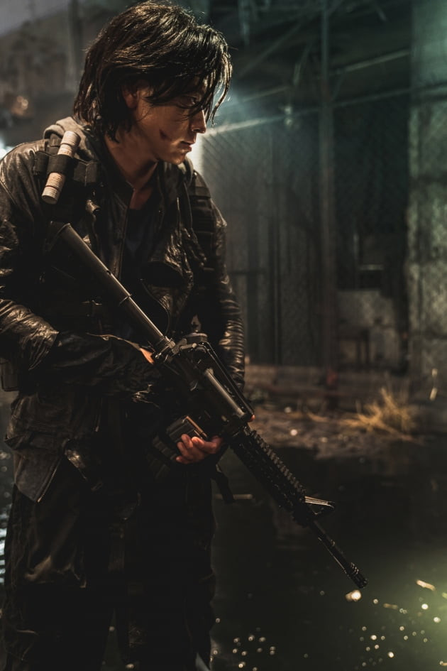 《屍速列車2：感染半島》成票房冠軍！姜棟元超越孔劉，首日票房逼近2400萬