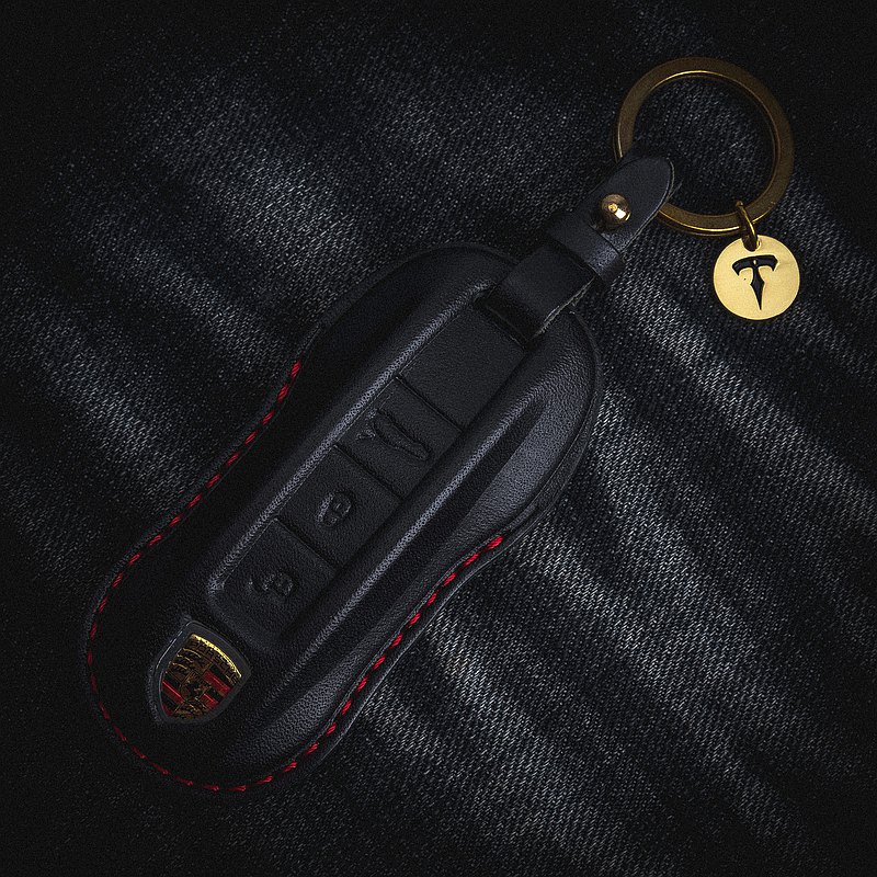 延續義大利傳統的植鞣革工法， 採用職人最引以為傲的義大利頂級植鞣革牛皮 因而誕生獨一無二且無與倫比之作品 以前台灣以MIT(Made in Taiwan)聞名世界， 現在，我們要以DIT(Design