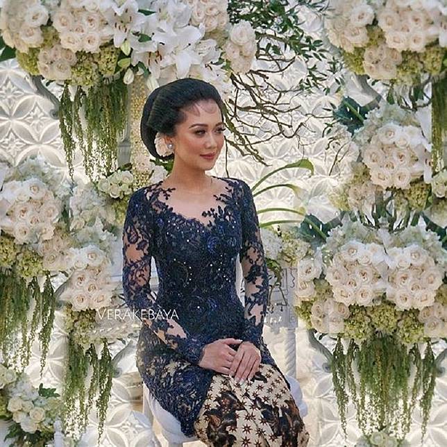 12 Kebaya  Gak Biasa yang Bikin Midodareni Terkesan Mewah