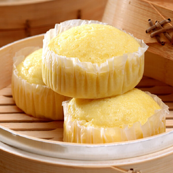 濃郁奶香的【奇美CHIMEI】小饅頭搭配草莓、黑糖、雞蛋口味,給全家天天不同的感受。入口帶有發糕紮實的口感，滑順綿密如同海綿蛋糕，好評不斷的傳統奇美中式小點~ 規格：80g*10粒/包 成分：雞蛋、麵