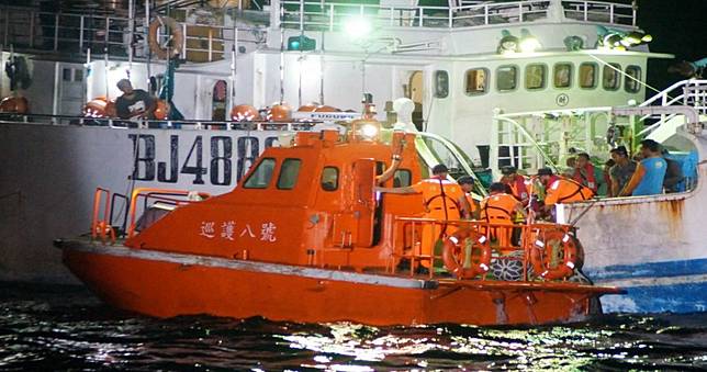 海巡救援無距離　3000浬外援護中風船長馬紹爾就醫