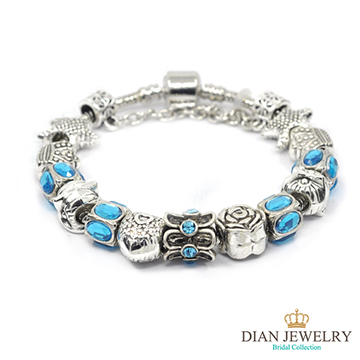 ◆ 產地/來源：香港◆ 墜飾材質：合金、水鑽、鋯石(晶)、塑料◆ 時尚設計，質感優