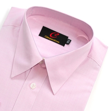 ■採用細纖維防皺免燙布料■採用立體剪裁，與細緻的車縫。 ■領子專業定型設計。 ■好燙、好洗、耐穿、透氣吸汗、不易起毛球。