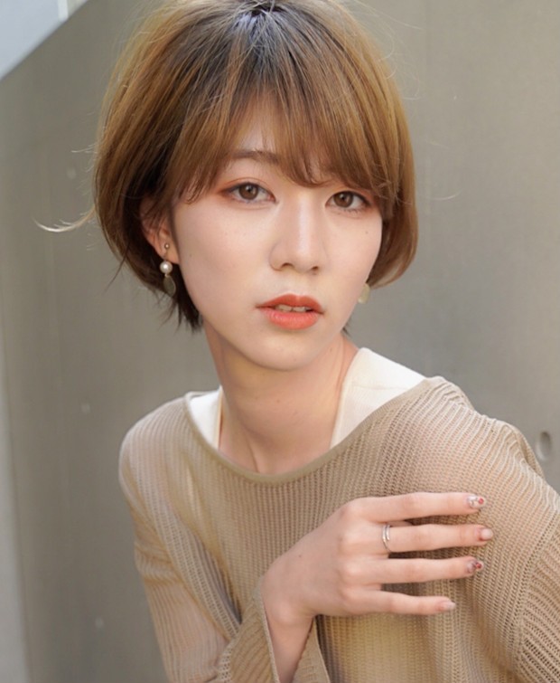 女性にも多い 薄毛 のお悩みは 根元暗めのグラデーションショートで見違える Maquiaメイク