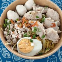 ก๋วยเตี๋ยวต้มยำหมูเด้ง