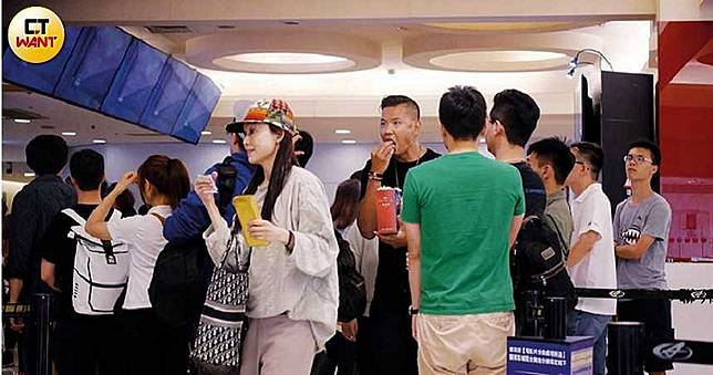 范瑋琪　看電影懶理老公