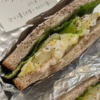 食物供應商 讓宿舍人不再挨餓受凍