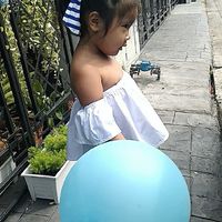 จับลูกแต่งตัว แล้วมาถ่ายรูปกัน