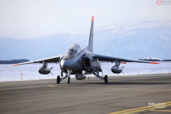 ブルーインパルスも減 空自t 4練習機の 後継 を考える
