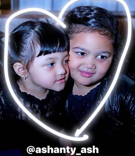 Cute - Menggemaskan, Saat Arsy Cium Pipi Amora Lemos 