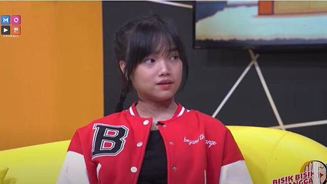 Fuji saat menjawab pertanyaan mengenai pasang tarif Rp 30 juta di program gelar wicara Nikita Mirzani (YouTube/ MOP Channel)