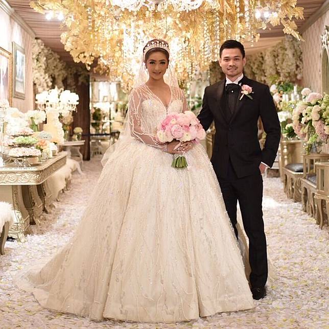 4 Gaun  Pengantin Selebriti yang Sukses Membuat 