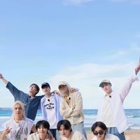 Stray kids with stay