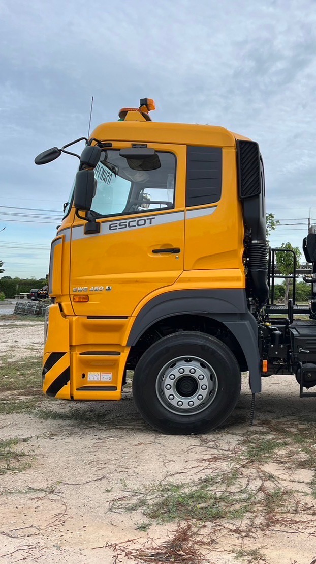 รถหัวลาก 460hp UD Trucks