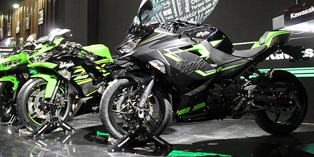 Daftar Harga  Ninja 250 Edisi 2019  yang Kini Pakai Keyless