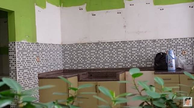 Potret rumah baru Arya Saloka. (YouTube/Sing Kye)