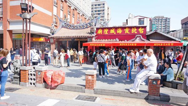 【台北景點】大稻埕、迪化街一日遊！帶有古色古香好吃又好玩的歷史老街