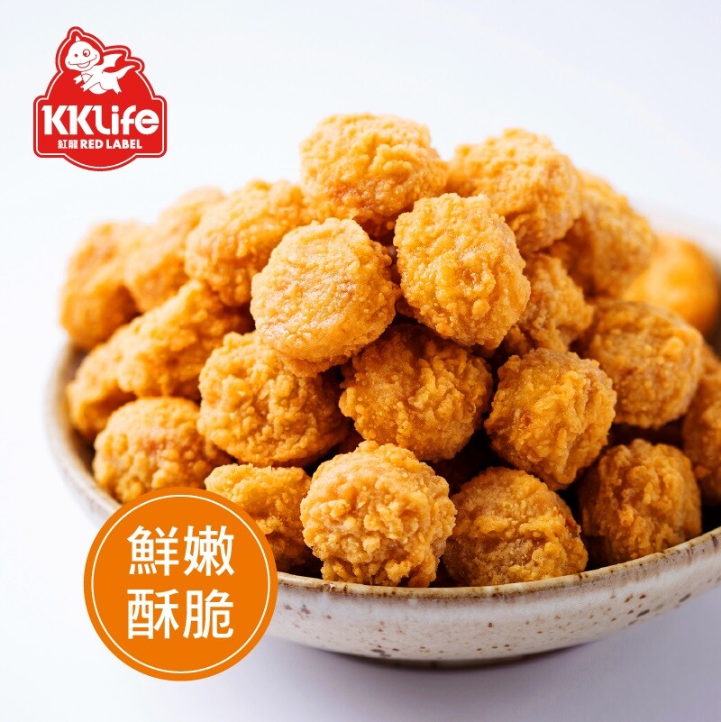 單吃搖搖雞球好滿足，創意灑上各式香料，如黑胡椒、紅椒粉、海苔粉…等，立馬變成多元口味，更可以佐上優格水果沙拉，健康美味加分！ 商品名稱：原味搖搖雞球 (本產品經組合成型，僅供熟食) 品牌：KK Lif