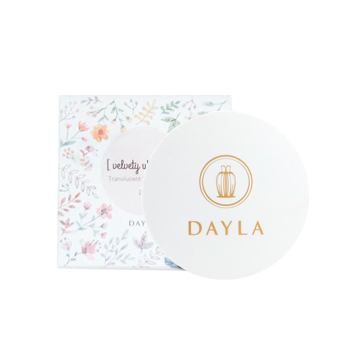 添加多種控油植物萃取配方（荷荷巴油、雲母粉、鱷梨油） 使底妝長效持久，不易脫妝 混合性肌膚油性肌膚定妝必備, 避免過多厚重的粉感