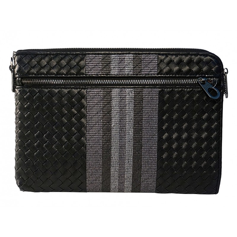 品牌：LEMDY浪迪商品規格：寬29x高20cm義大利品牌外層皆全牛皮手工編織※非壓紋編織五金扣環做保色處理皆附手提繩本產品提供贈精緻防塵袋以及保固保證卡包款材質為全牛皮，若使用其間造成髒汙，皆可使用皮革油、皮革乳液、或是一般濕紙巾、酒精棉輕輕擦拭即可若收到商品有破損、脫皮、拉鍊故障、瑕疵…等，可與我們聯繫，並且提供15天鑑賞期，退貨商品請保持其商品完整性，以進行退換貨處理。浪迪Lemdy─品牌的誕生源自於義大利，擁有世界最多遺產的美麗國度。遊走於義大利這歷史悠久的街道上，藝術、科學和技術集大成於此處進而激發創新的想法，尋找新的可能性。