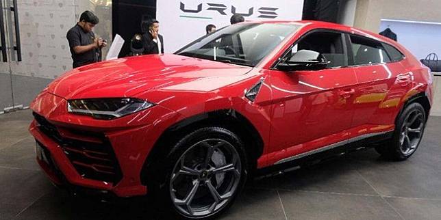  Lamborghini Urus (OTO.com) 