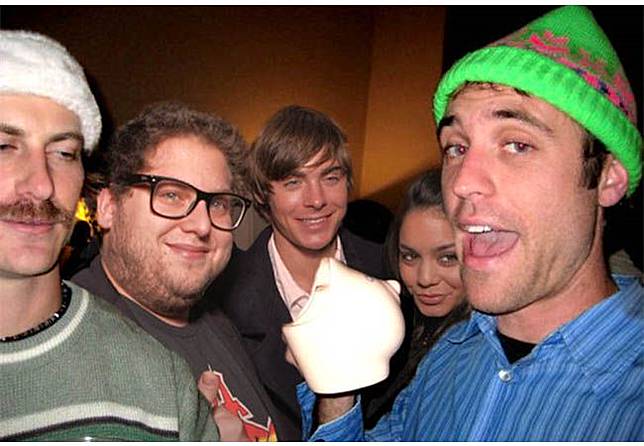 Bermodal Photoshop, 10 Orang Ini 'Undang' Selebritis ke Pestanya!