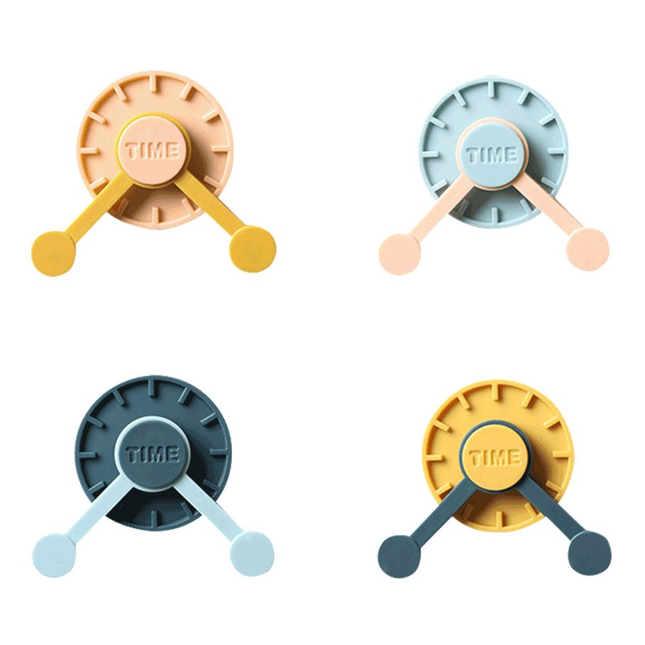 【商品材質】-ABS+亞克力強力膠【商品尺寸】-5x7.3cm(尺寸為手工測量，誤差尺寸±2cm為國際驗貨標準可接受範圍)(附贈配件款式數量及顏色隨機出貨，圖片僅供參考，以實際收到為主。)【商品說明】-可愛的360度可旋轉時鐘造型掛勾立體時鐘造型 萌趣可愛可掛鑰匙、飾品等小物件不需鑽孔傷牆免釘免鑽，輕輕一黏即可安裝超強耐重力無需擔心掉下來多層結構中心軸固定，可360度旋轉房間、廚房、浴室等地方，任何場合都好掛還能當手機架使用，讓你邊做菜邊亨受追劇的樂趣清新的馬卡龍色系點綴上北歐風的『時鐘掛勾』甜美可人，讓居室充滿溫馨感不挑牆面，使用範圍超廣喔!#360度 #旋轉 #時鐘 #造型 #掛勾 #現貨 #可黏 #掛勾 #強力背膠 #強力掛勾 #防水 #防潮 #浴室 #廚房 #居家 #掛鈎 #置物 #收納 #黏貼
