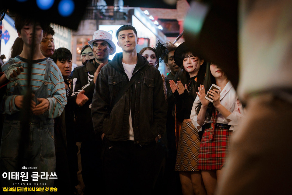 朴敘俊5個「非高富帥」角色！《梨泰院CLASS》平凡酒館老闆、眼線超濃叛逆男，戲路好廣