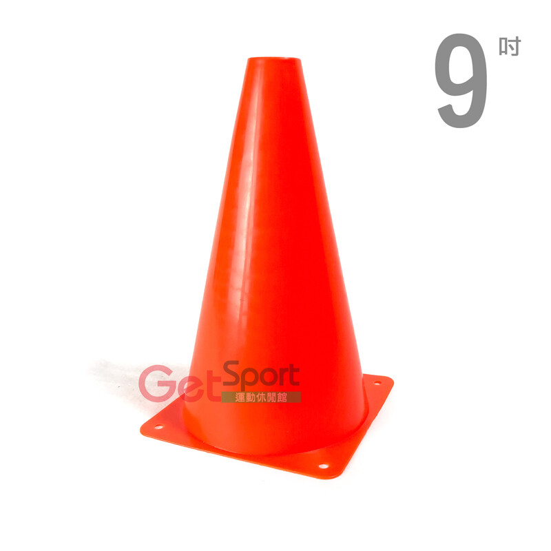 三角錐9吋 (玩具交通錐/訓練標誌/路障/標記物/足球路標/運動標示盤/障礙物) 特色 軟式塑料製成具彈性不易損壞折斷 底座附孔洞可固定於地面避免風吹滑動 用於運動訓練足球滑板直排輪等標示 用於兒童體