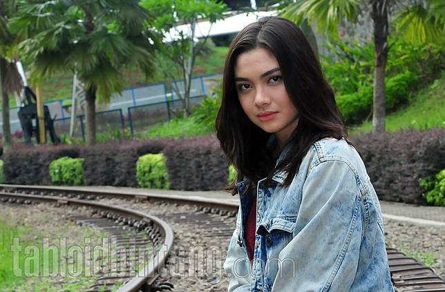 Demi Sinetron Anak Langit, Angela Gilsha Belajar Mengendarai Motor Kopling