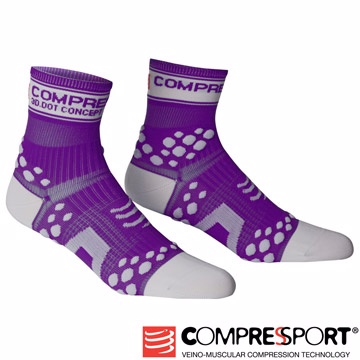 運動機能壓縮短襪跑步/路跑/馬拉松/登山/打球..等加壓增加耐力吸收活動震波快乾排除汗水或雨水3D防滑按摩點保護阿基里斯腱強力支撐足弓腳踝無縫線不緊繃歐洲製造