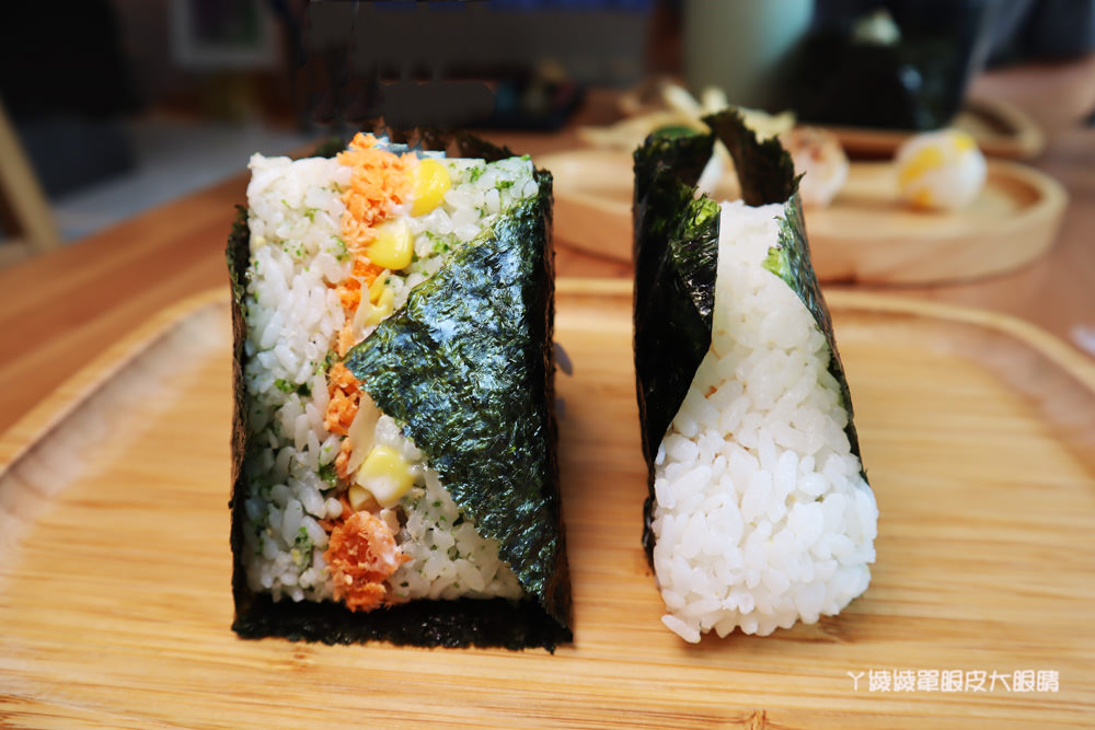 新竹竹北早餐推薦必吃！米八手作飯糰，比超商御飯糰還要大兩倍的巨無霸三角飯糰