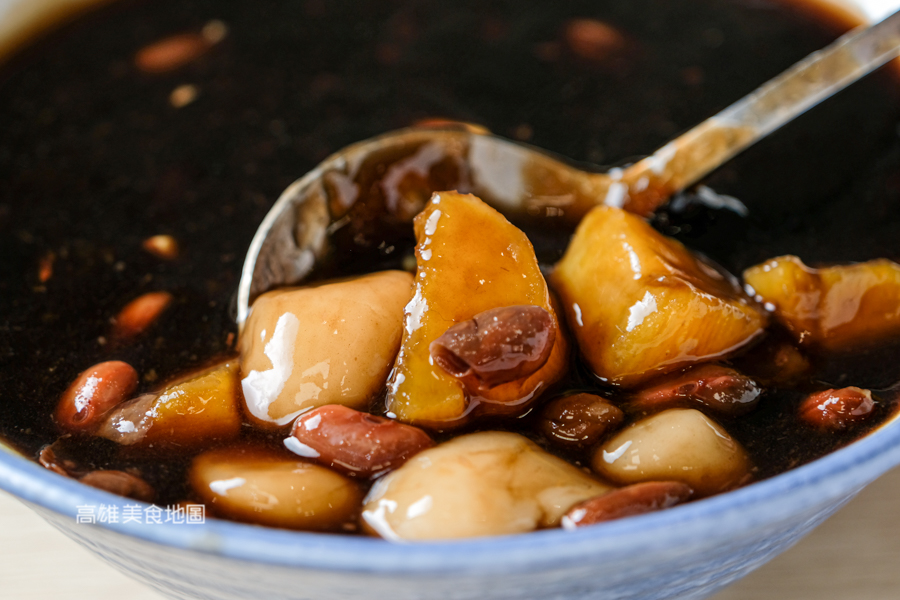 呷大碗(高雄鳳山)20多純手工配料搭暖呼呼香濃燒仙草&冬季限定新鮮草莓雪花冰必吃