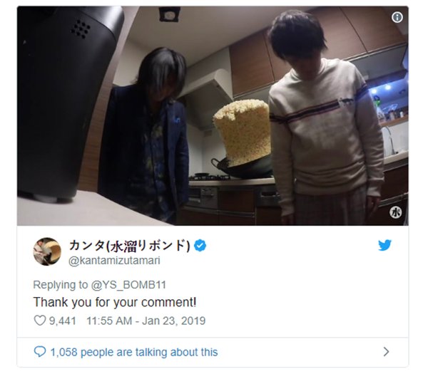 一名日本搞笑 YouTuber 的炒飯翻鍋神照，掀起網友們的 P 圖戰場