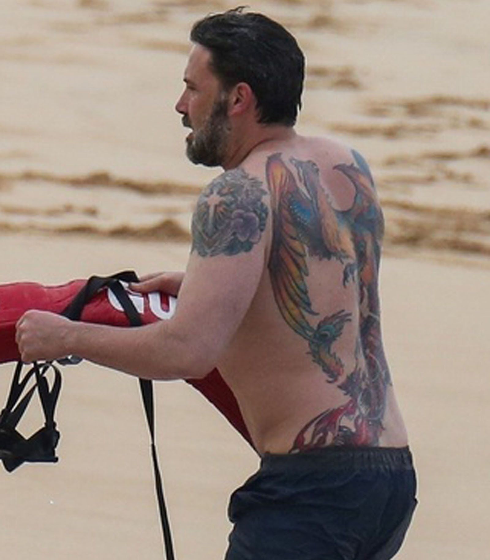 意外と知られていない 背中に巨大タトゥーを隠し持っているセレブ Ellegirl News