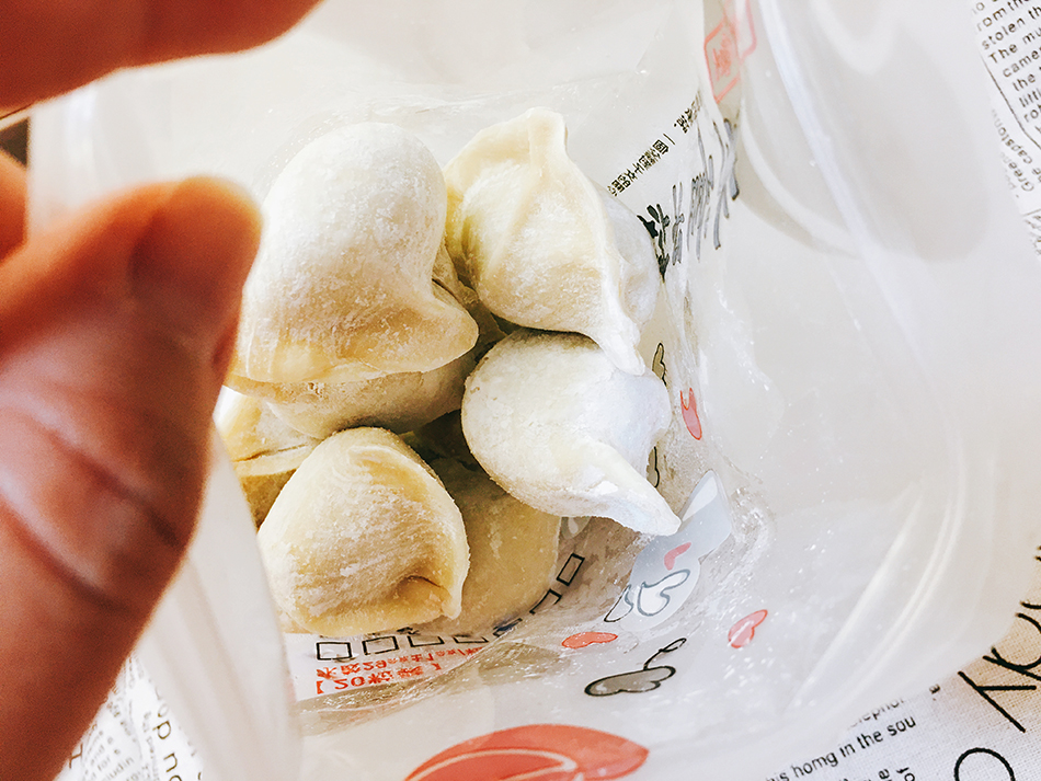 真愛老爹冷凍水餃,我不是他媽媽,冷凍水餃推薦,新芳園冠軍醬油,冷凍美食推薦,宅配美食推薦,颱風天吃什麼,省荷包美食,好吃水餃,便宜水餃,眷村水餃