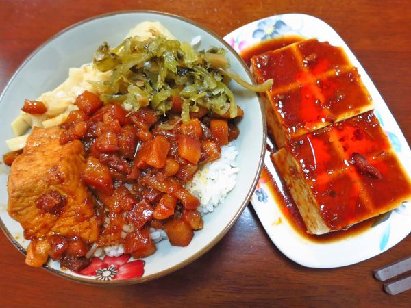 【新竹美食】黑皮驊魯肉飯-內行人才知道的超美味魯肉飯 【新竹美食】黑皮驊魯肉飯-內行人才知道的超美味魯肉飯