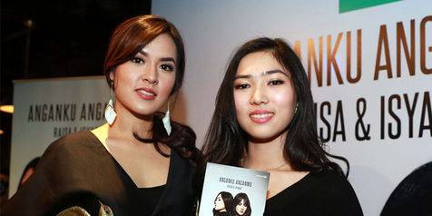 Raisa Bongkar Kebiasaan Isyana, Suka Main PlayStation Sampai Pagi