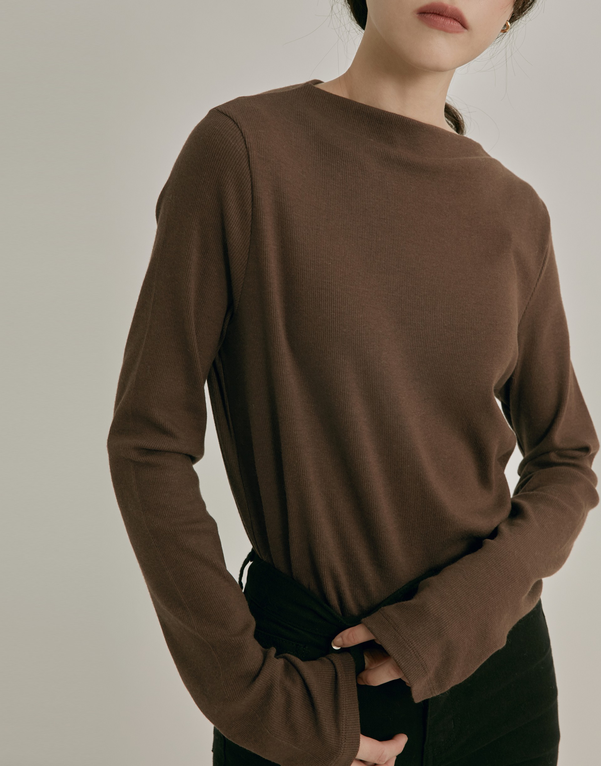 彈性：適中 MIT、基礎百搭版型、可內搭也可單穿、細緻羅紋