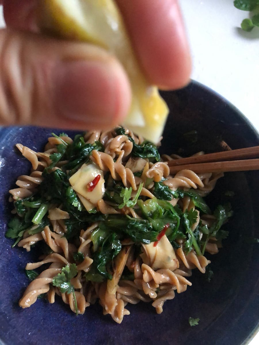 簡単サプリ的 パスタレシピ Vol 13 レタスのおひたしとアーティチョークのパスタ