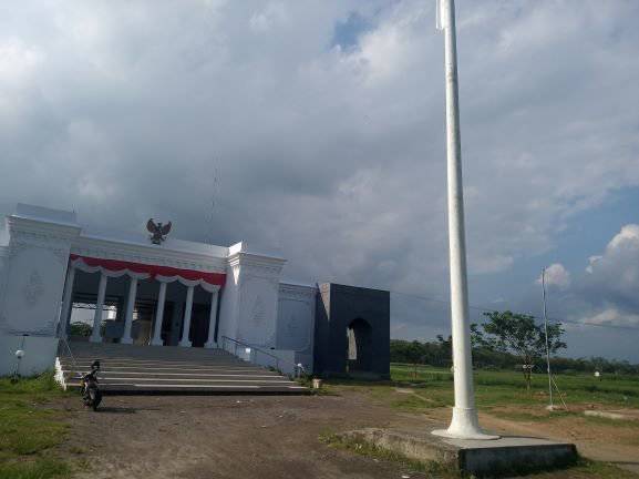 Ciprit Kantor Desa Di Jember Dibangun Mirip Istana Negara Jakarta Megah