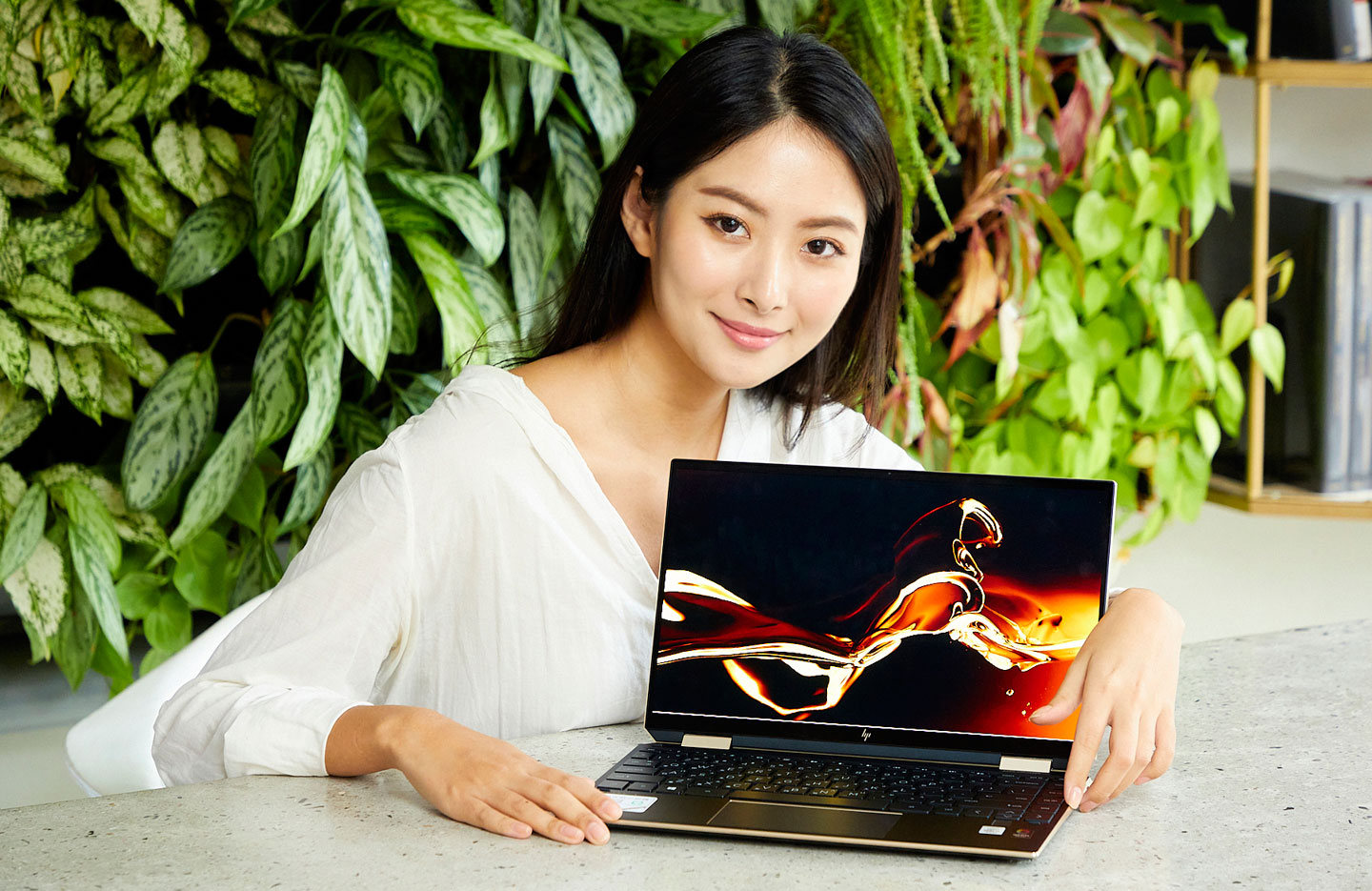 整體而言，HP Spectre x360 Conv13 不僅且備精品等級的外觀設計，更兼具優異效能與更多元的應用方式。