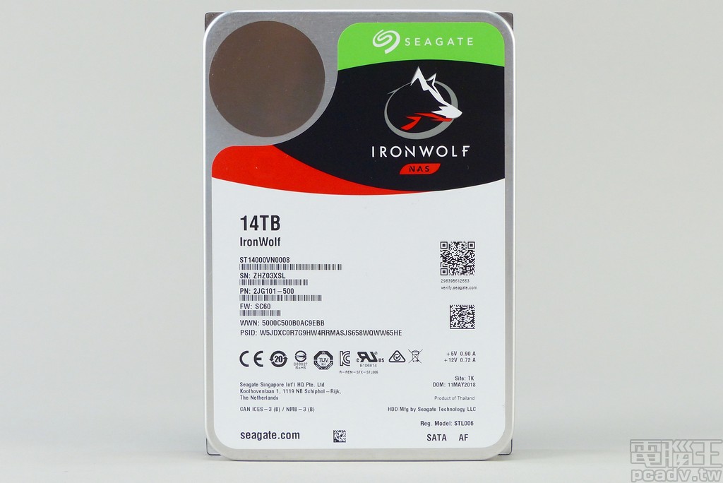 規格貼紙標示 SC60 韌體版本，+5V 和 +12V 需要 0.72A 和 0.9A，開機啟動 +12V 則需1.8A