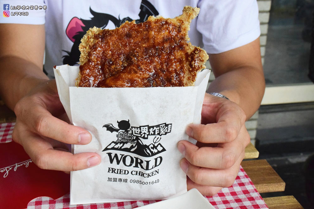 惡魔島世界炸雞-大里美食-大里消夜DSC_0635Liz開懷大笑看世界.JPG